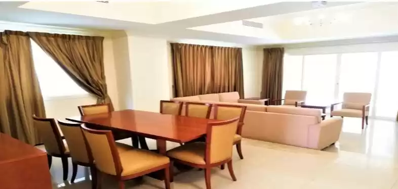 Wohn Klaar eigendom 4 Schlafzimmer F/F Villa in Verbindung  zu vermieten in Al Sadd , Doha #11943 - 1  image 